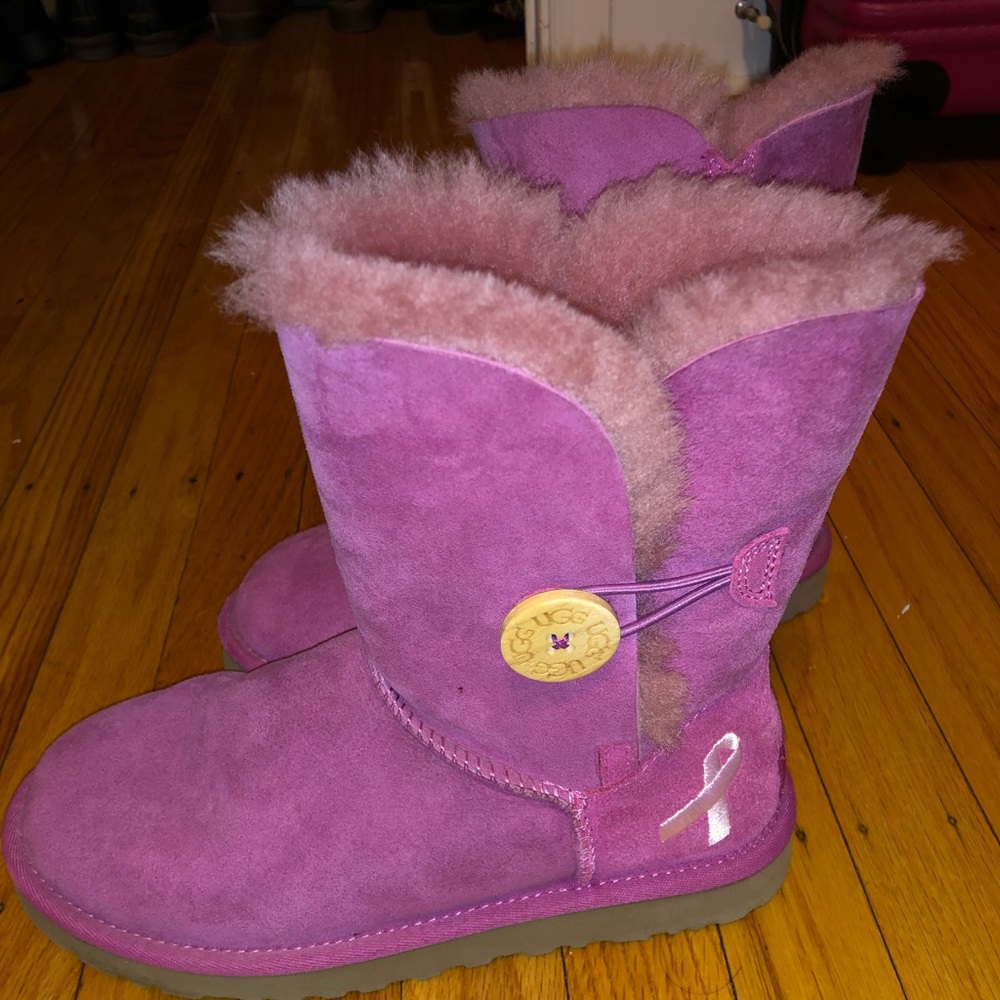 Bailey button pink Uggs